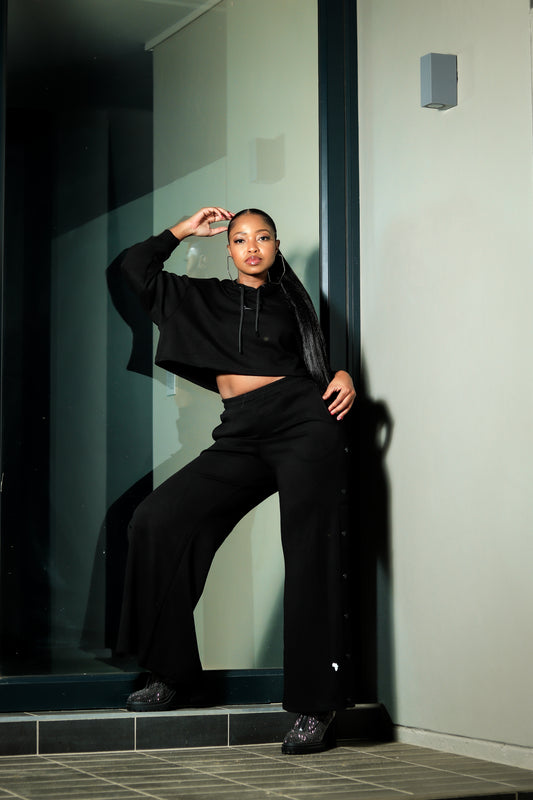 Ladies loose cropped casual top (black)