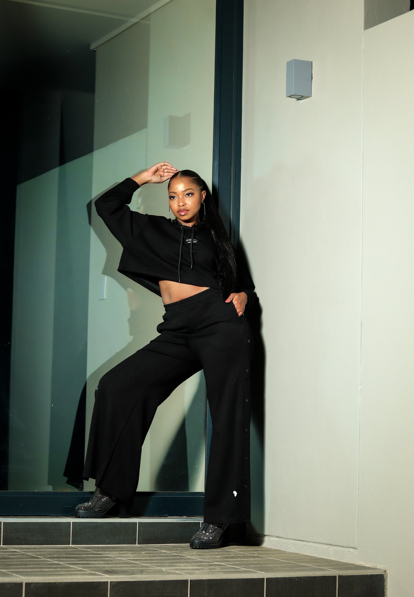Ladies loose cropped casual top (black)